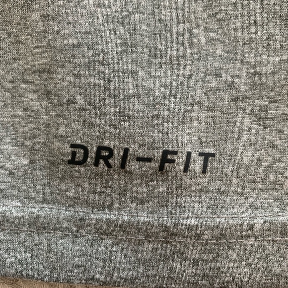 Nike Dri-FIT Men's Training T-Shirt - Picture 3 of 3